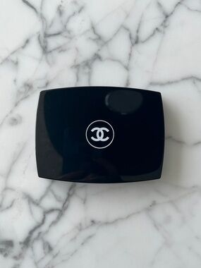 CHANEL Vitalumière Éclat Compact Foundation